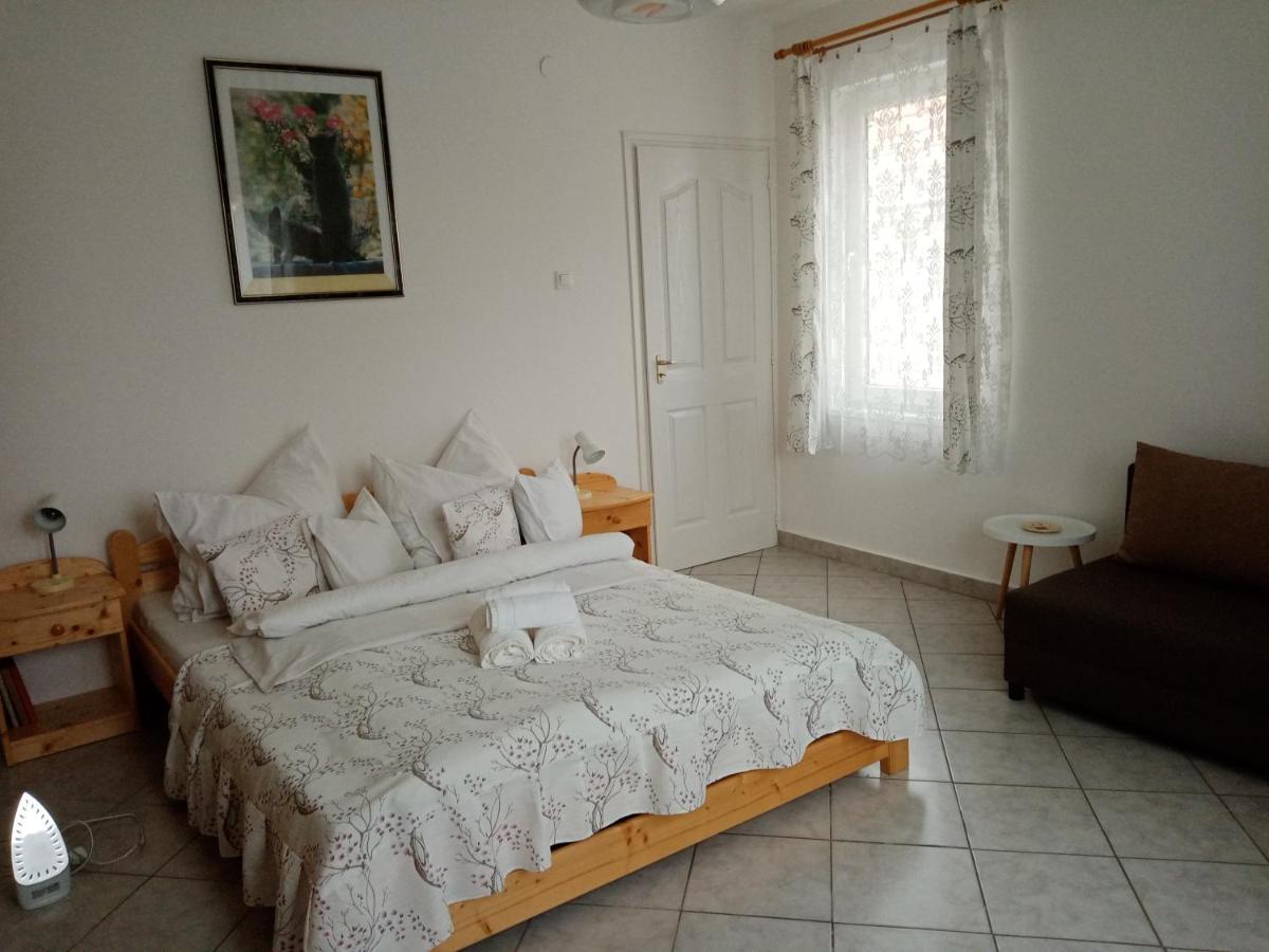 Eoetvoes Nyaralo Villa Siófok Exterior foto