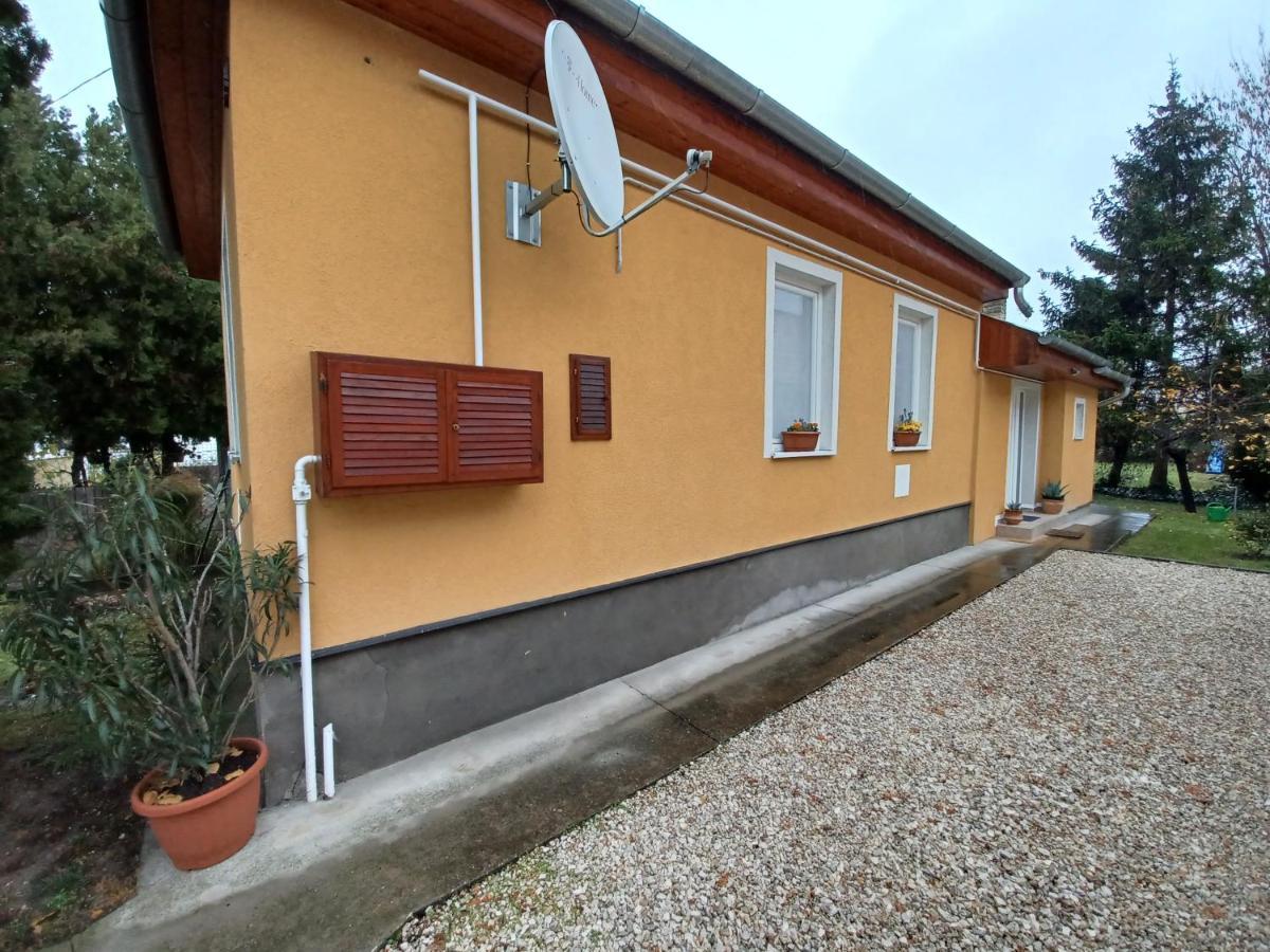 Eoetvoes Nyaralo Villa Siófok Exterior foto