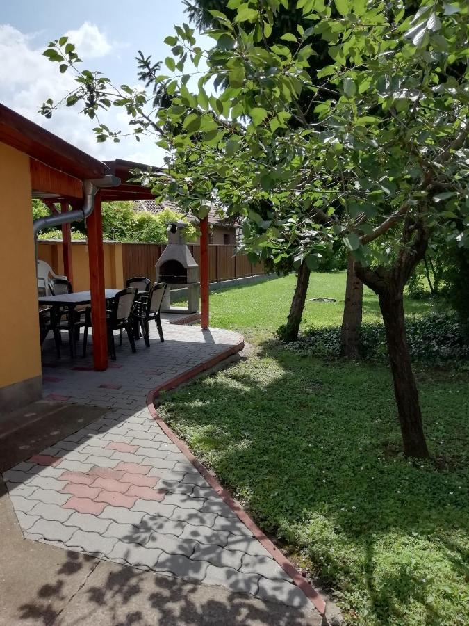 Eoetvoes Nyaralo Villa Siófok Exterior foto